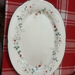 Pfaltzgraff Holly and Berry Oval Platter